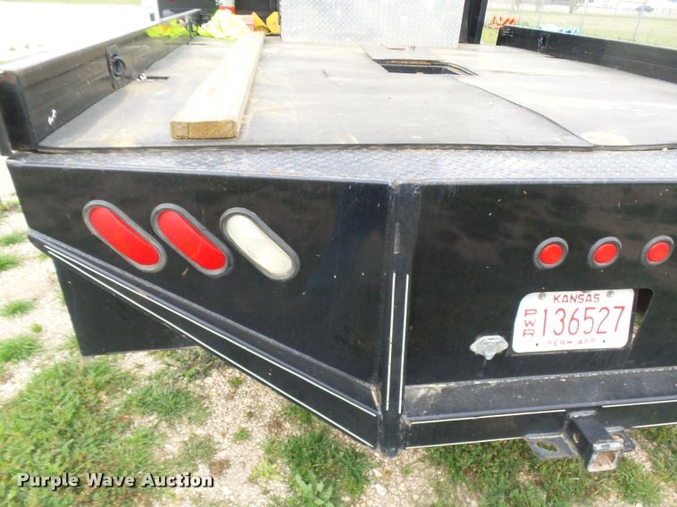 image for item DE9557 2005 Chevrolet 4500 flatbed truck