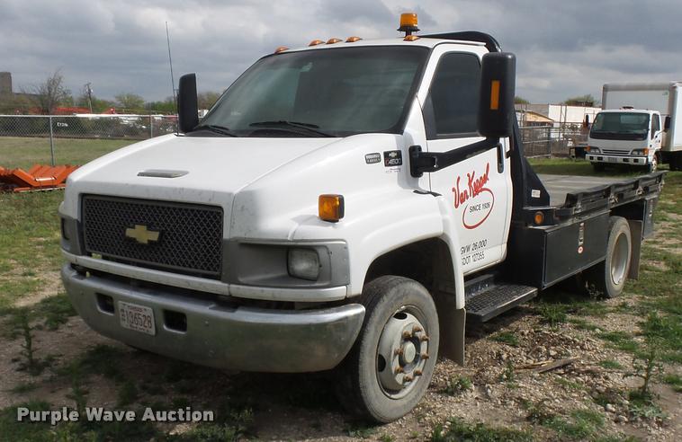image for item DE9558 2004 Chevrolet 4500 flatbed truck