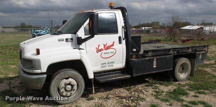 image for item DE9558 2004 Chevrolet 4500 flatbed truck