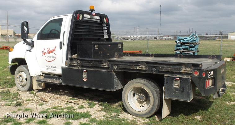 image for item DE9558 2004 Chevrolet 4500 flatbed truck