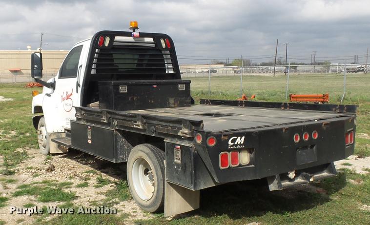 image for item DE9558 2004 Chevrolet 4500 flatbed truck