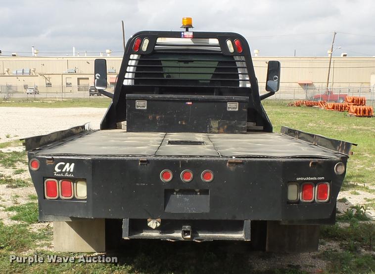 image for item DE9558 2004 Chevrolet 4500 flatbed truck
