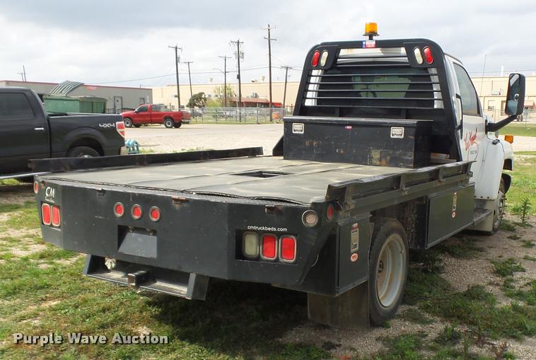 image for item DE9558 2004 Chevrolet 4500 flatbed truck