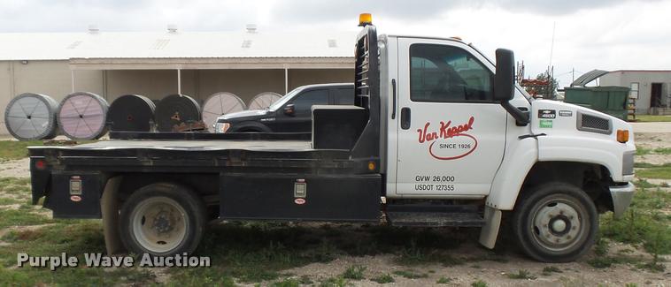 image for item DE9558 2004 Chevrolet 4500 flatbed truck