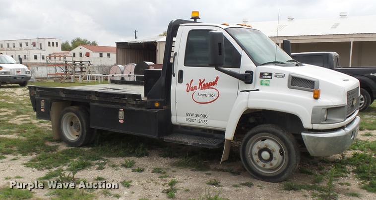 image for item DE9558 2004 Chevrolet 4500 flatbed truck
