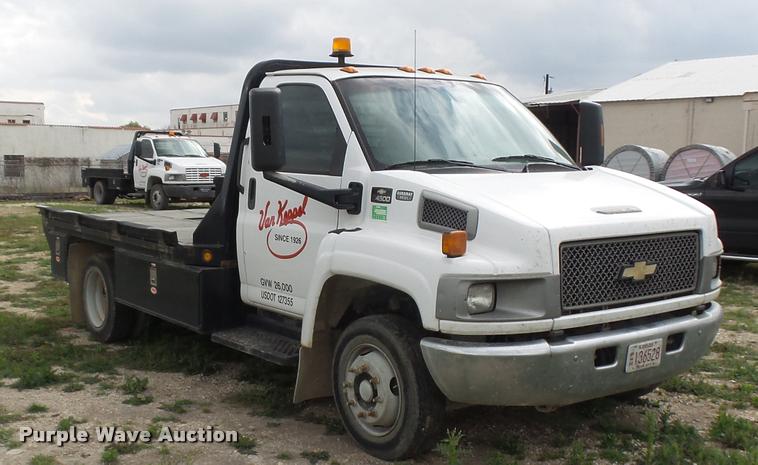 image for item DE9558 2004 Chevrolet 4500 flatbed truck