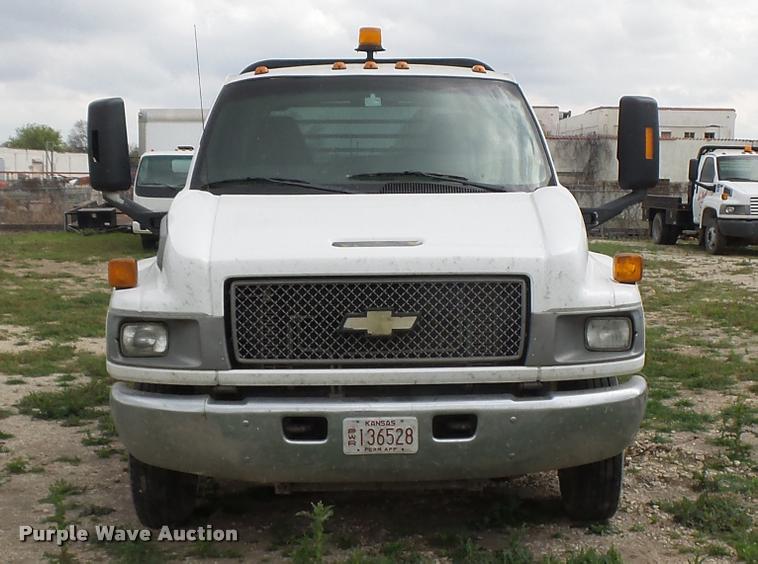 image for item DE9558 2004 Chevrolet 4500 flatbed truck