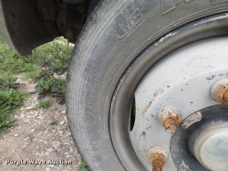 image for item DE9558 2004 Chevrolet 4500 flatbed truck