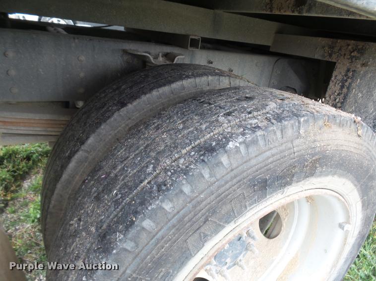 image for item DE9558 2004 Chevrolet 4500 flatbed truck