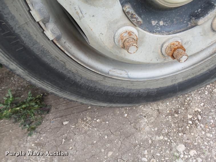 image for item DE9558 2004 Chevrolet 4500 flatbed truck