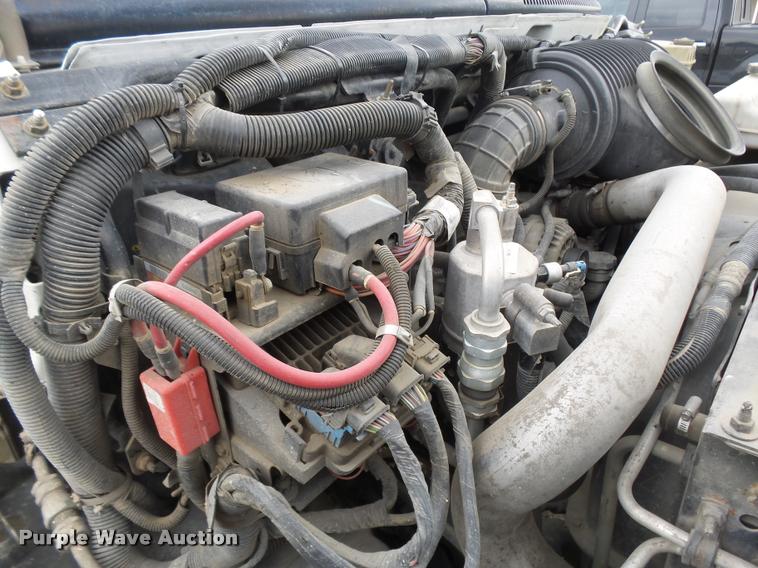 image for item DE9558 2004 Chevrolet 4500 flatbed truck