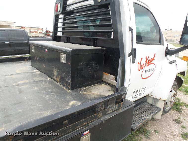 image for item DE9558 2004 Chevrolet 4500 flatbed truck