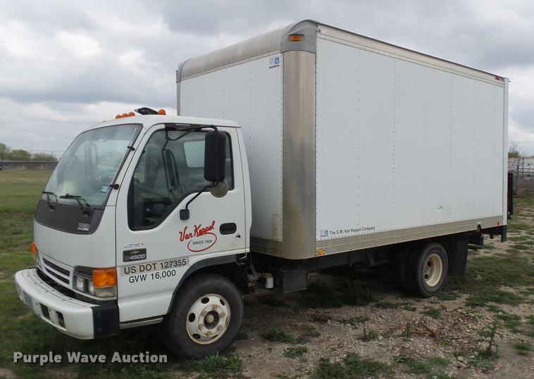 image for item DE9559 2004 Chevrolet W4500 box truck