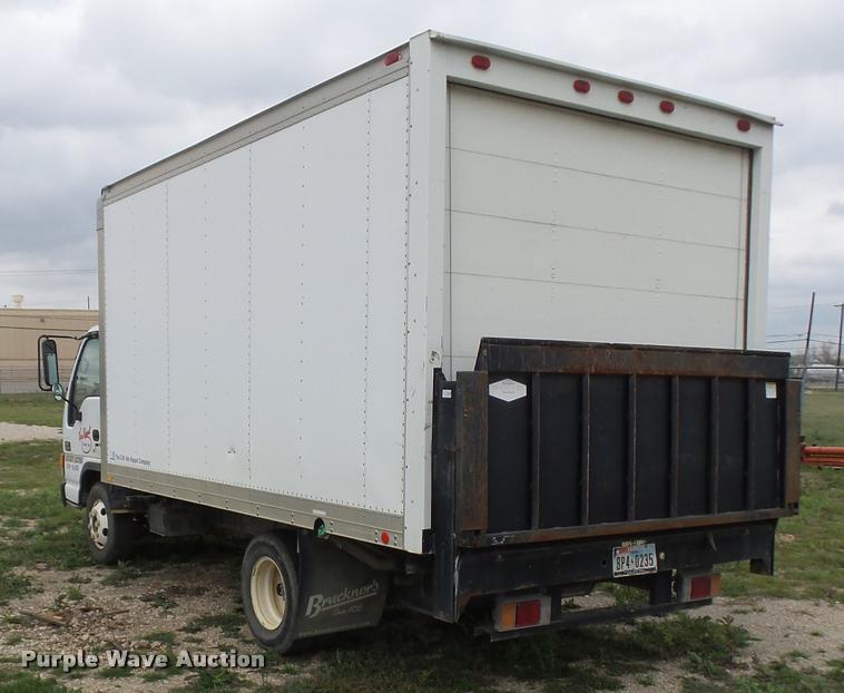 image for item DE9559 2004 Chevrolet W4500 box truck