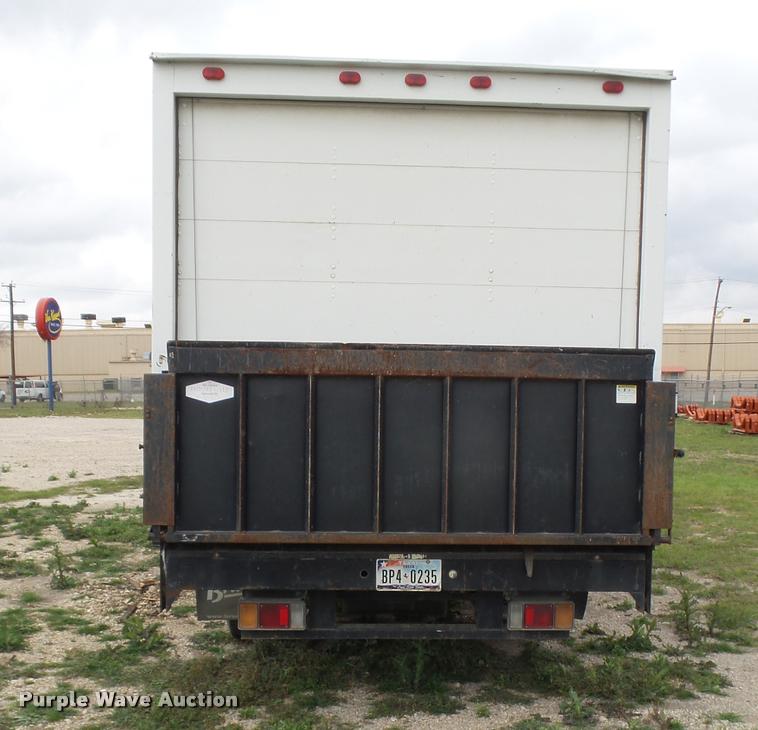 image for item DE9559 2004 Chevrolet W4500 box truck