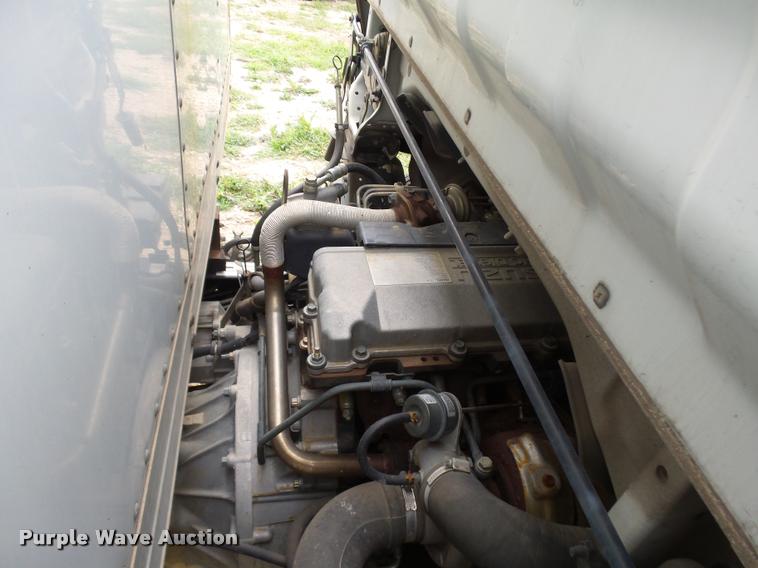 image for item DE9559 2004 Chevrolet W4500 box truck