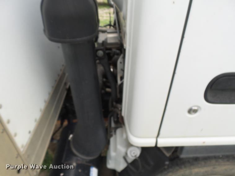 image for item DE9559 2004 Chevrolet W4500 box truck