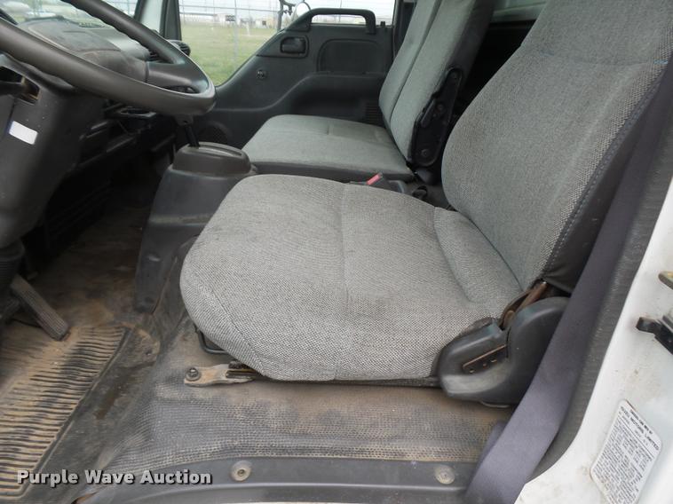 image for item DE9559 2004 Chevrolet W4500 box truck