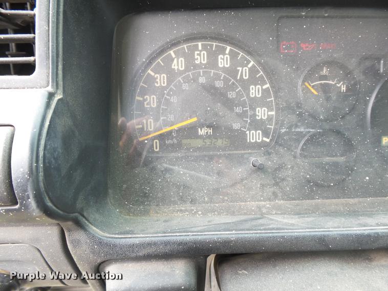 image for item DE9559 2004 Chevrolet W4500 box truck