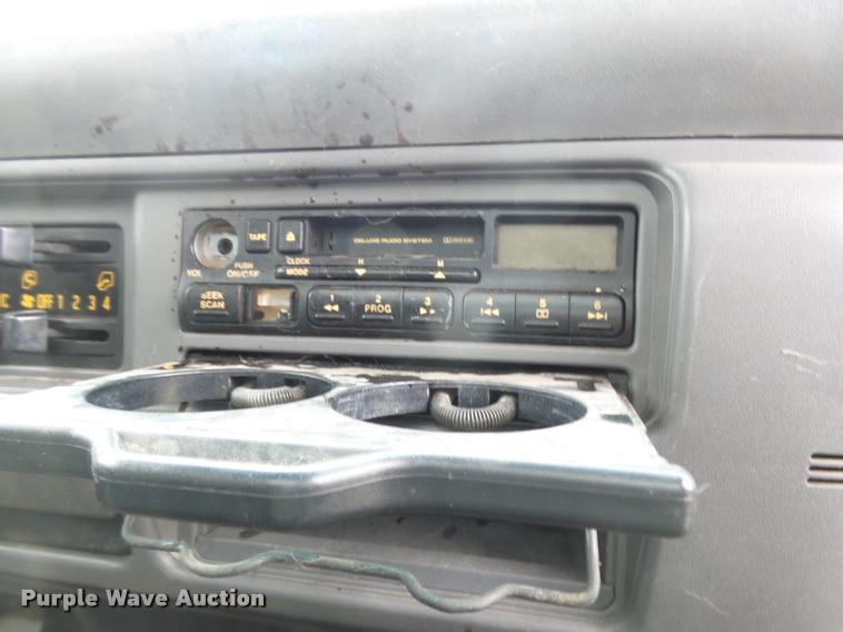 image for item DE9559 2004 Chevrolet W4500 box truck