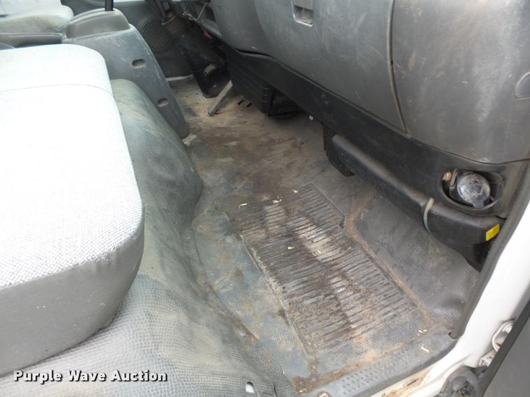 image for item DE9559 2004 Chevrolet W4500 box truck