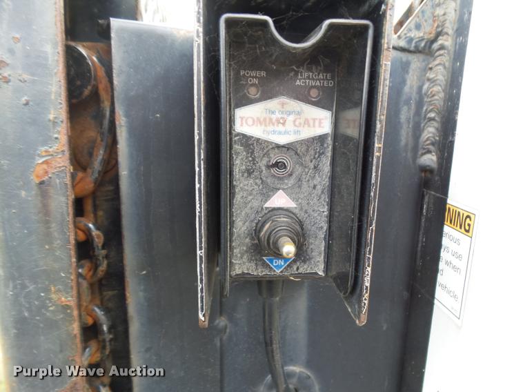 image for item DE9559 2004 Chevrolet W4500 box truck