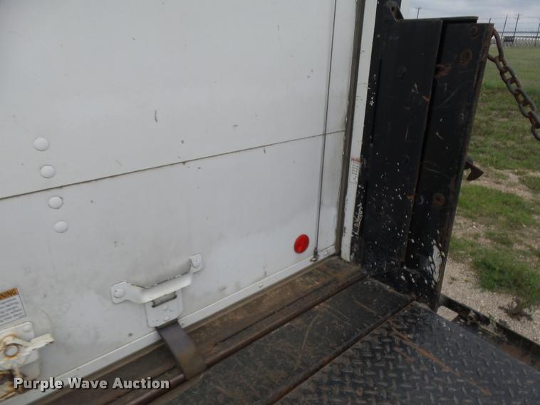 image for item DE9559 2004 Chevrolet W4500 box truck