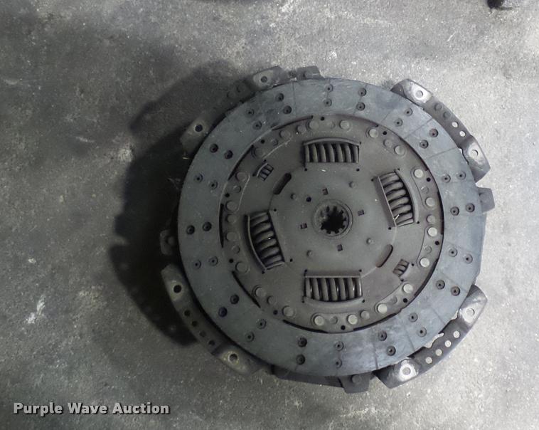 image for item DQ9828 1997 International 7.3L turbo diesel engine