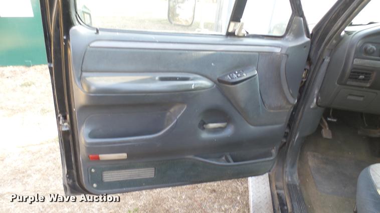 image for item DQ9836 1992 Ford F350 SuperCab pickup truck