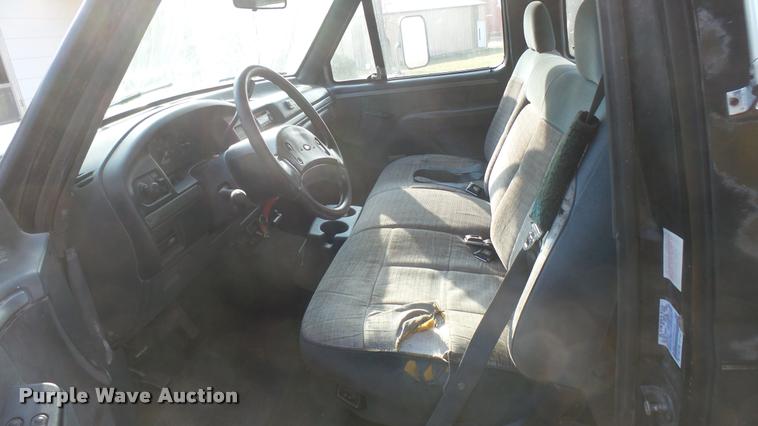 image for item DQ9836 1992 Ford F350 SuperCab pickup truck