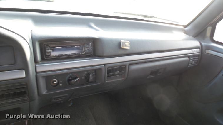 image for item DQ9836 1992 Ford F350 SuperCab pickup truck