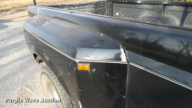 image for item DQ9836 1992 Ford F350 SuperCab pickup truck