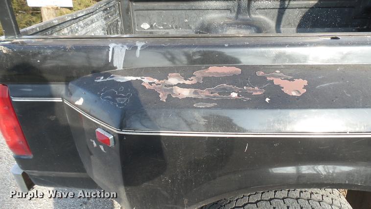 image for item DQ9836 1992 Ford F350 SuperCab pickup truck