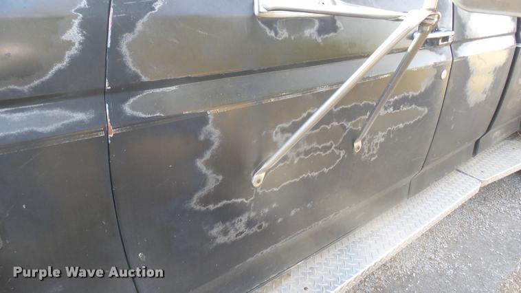 image for item DQ9836 1992 Ford F350 SuperCab pickup truck