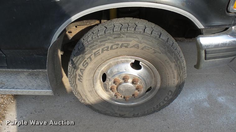 image for item DQ9836 1992 Ford F350 SuperCab pickup truck