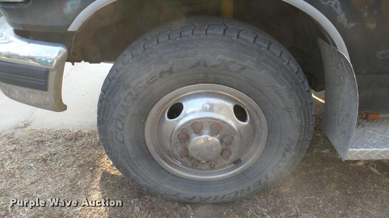 image for item DQ9836 1992 Ford F350 SuperCab pickup truck