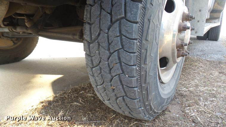 image for item DQ9836 1992 Ford F350 SuperCab pickup truck