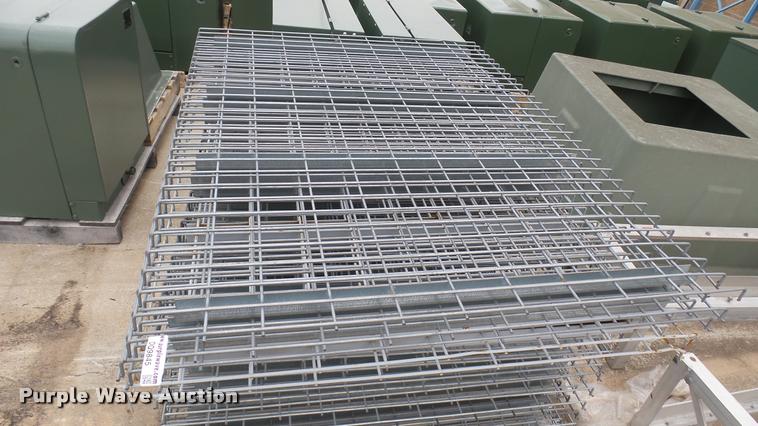 image for item DQ9845 (19) pallet racks