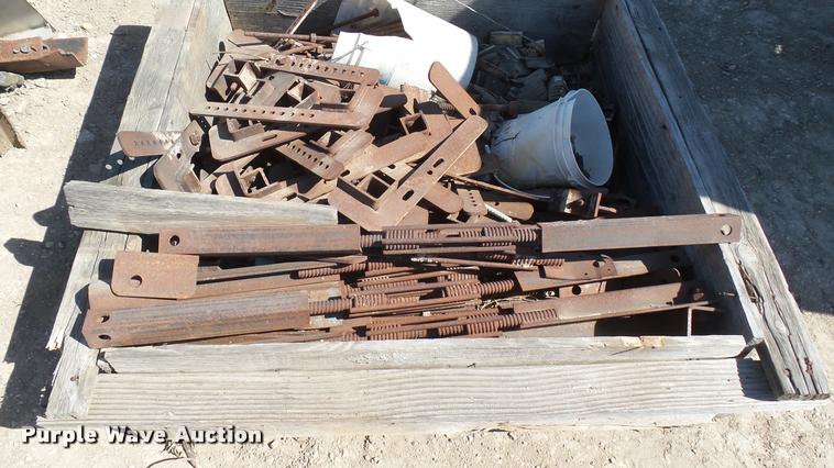 image for item DQ9899 (20) steel barrier forms