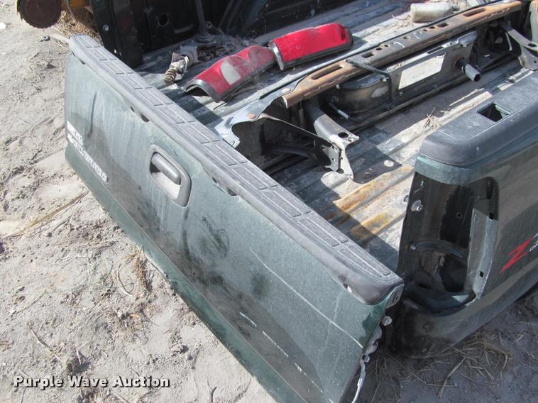 image for item DT9528 2006 Chevrolet 1500 pickup truck bed
