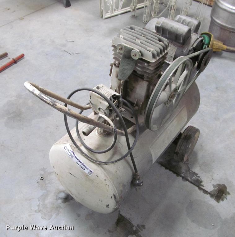 image for item DT9549 Ingersoll Rand air compressor