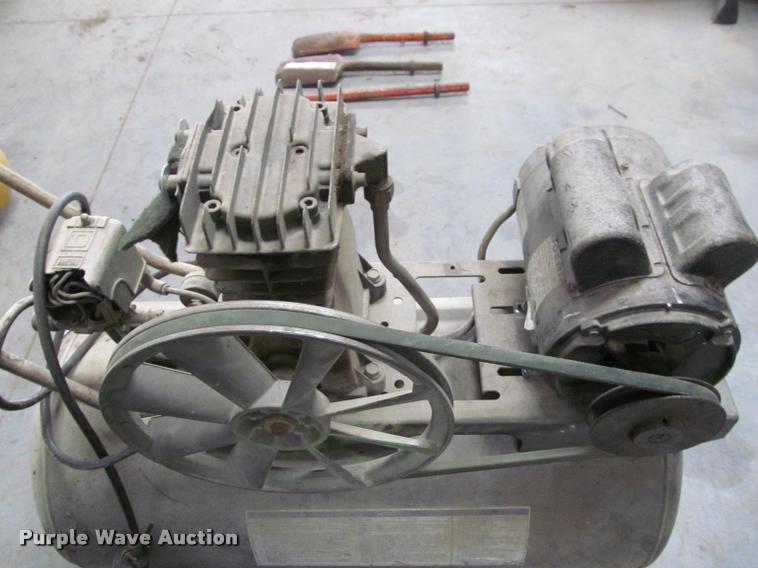 image for item DT9549 Ingersoll Rand air compressor