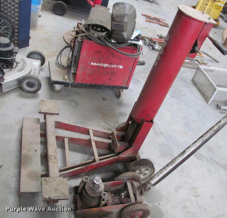 image for item DT9561 (2) air jacks