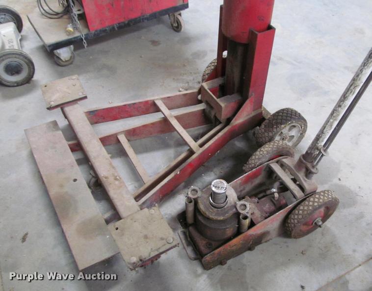 image for item DT9561 (2) air jacks