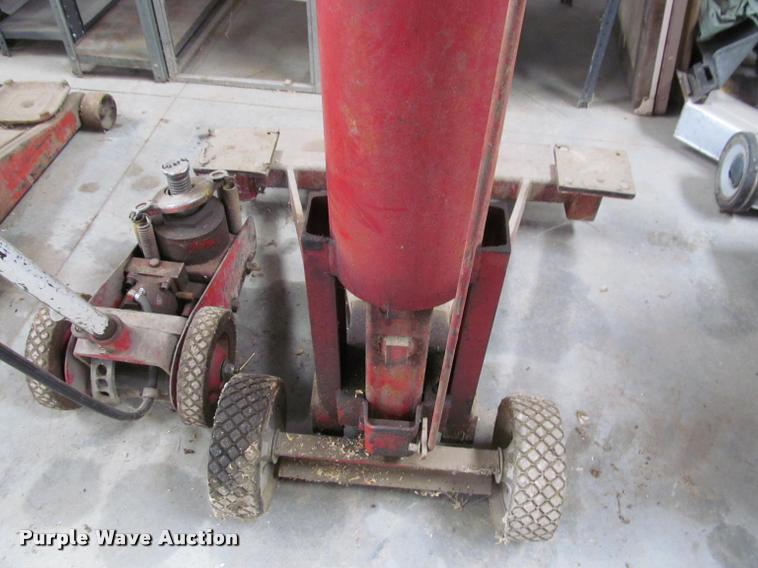 image for item DT9561 (2) air jacks