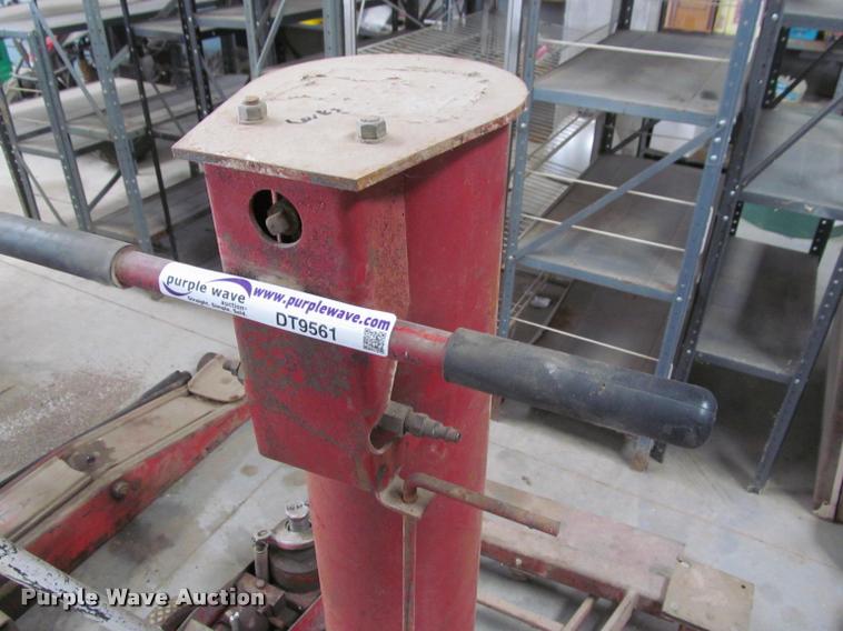 image for item DT9561 (2) air jacks