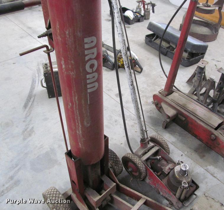 image for item DT9561 (2) air jacks