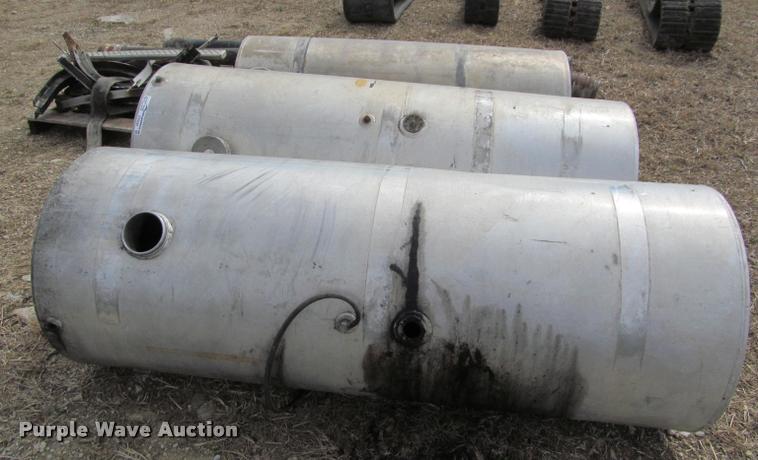 image for item DT9585 (4) fuel tanks