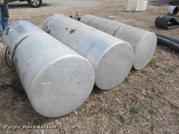 image for item DT9585 (4) fuel tanks