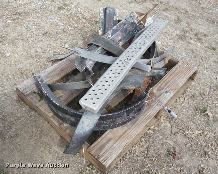 image for item DT9585 (4) fuel tanks